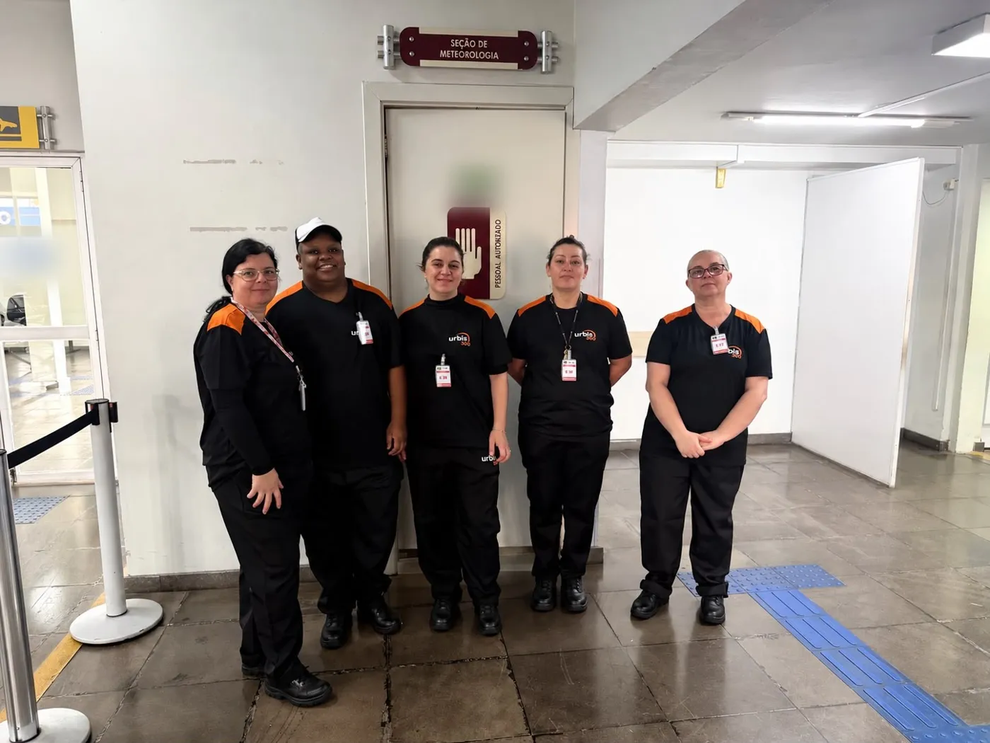 Equipe da URBIS 360 uniformizada em serviço