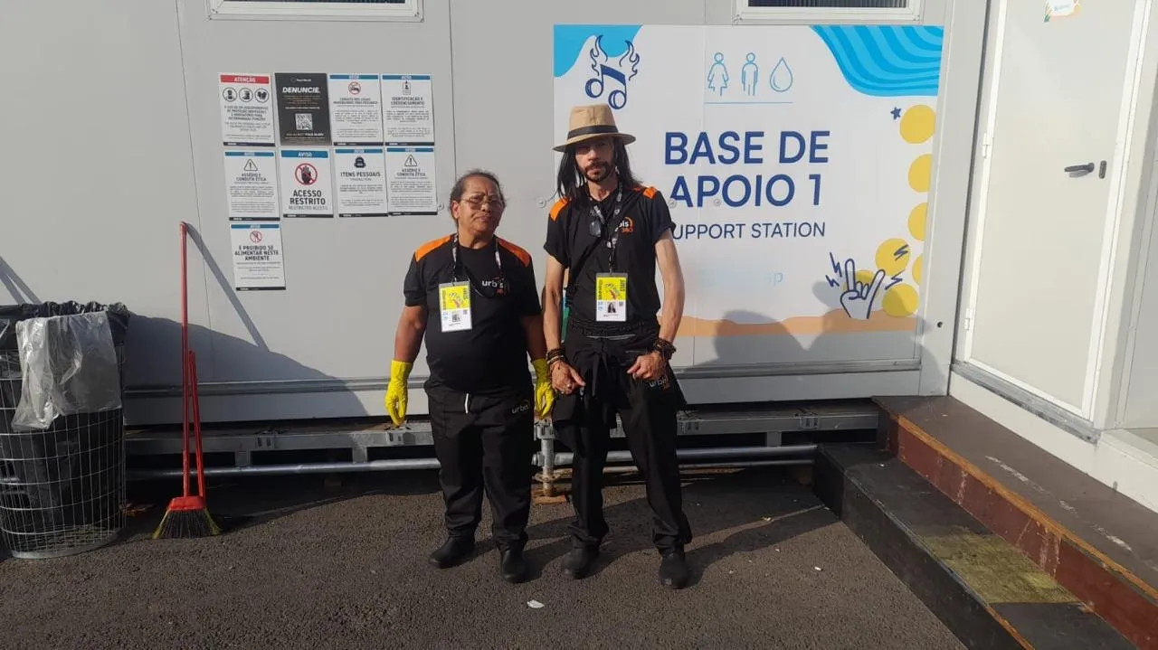 Dupla da URBIS 360 na base de apoio do Lollapalooza 2026